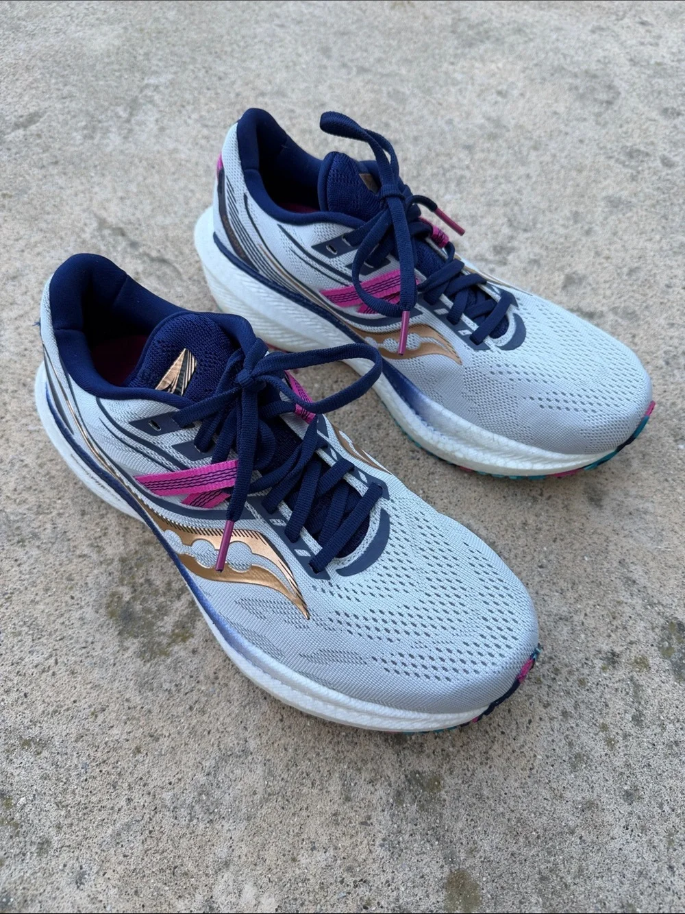 Saucony Women's Triumph 20 Prospect Glass Running Sneakers Size 9.5